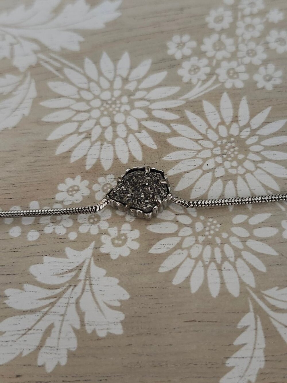 Kendra Scott Gray Iridescent Silver Pendant Necklace